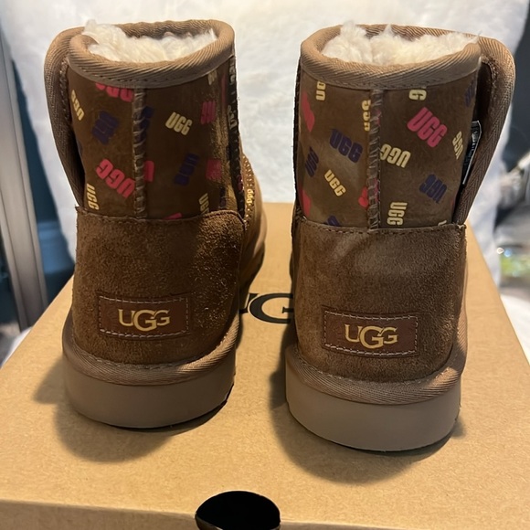 UGG JONA CONFETTI LOGO MINI BOOTS -CHESTNUT SUEDE -UGGPURE LINED -BIG KIDS US 5 - Picture 4 of 5